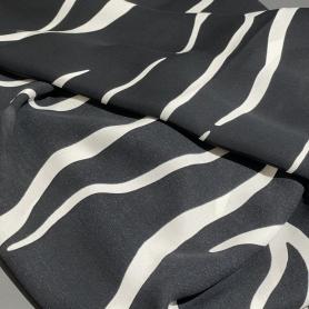 Вискоза черно-белая с анималистичным принтом (125702)