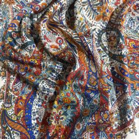 Вискоза молочная в цветочный принт (125451)