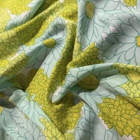 Вискоза зеленая в цветочный принт (89578)
