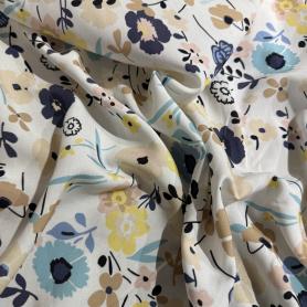 Вискоза молочная в цветочный принт (178481)