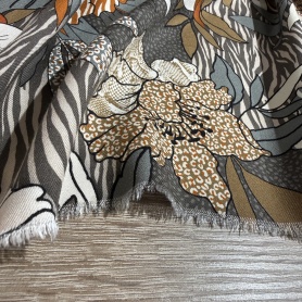 Вискоза коричневая в цветочный принт (178235)