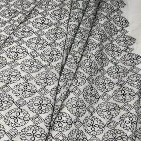 Хлопок белый с цветочным узором (142866)