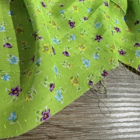Вискоза зеленая в цветочный принт (150220)