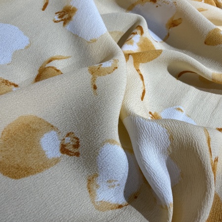 Вискоза кремовая в цветочный принт (137976)