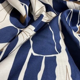 Вискоза синяя в цветочный принт (187353)