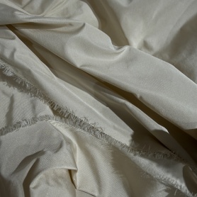 Плащевка молочная (152171)