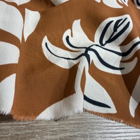 Вискоза коричневая в цветочный принт (122859)