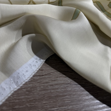 Вискоза молочная в цветочный принт (119282)