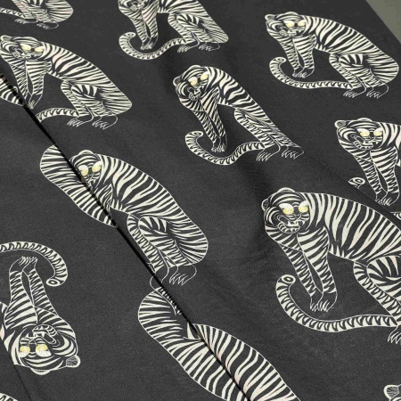 Хлопок черный с принтом тигров (178463-5)