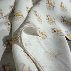 Вискоза молочная в цветочный принт (150310)