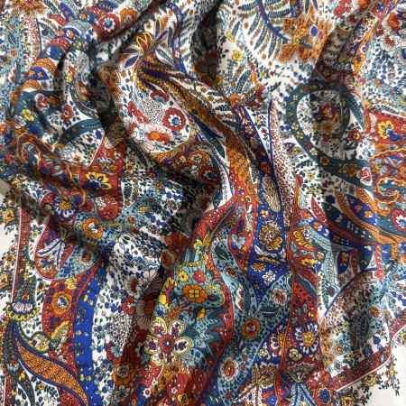 Вискоза молочная в цветочный принт (125451)