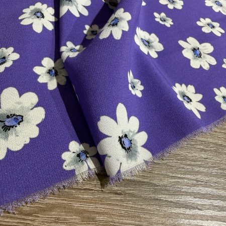 Вискоза фиолетовая в цветочный принт (152197)