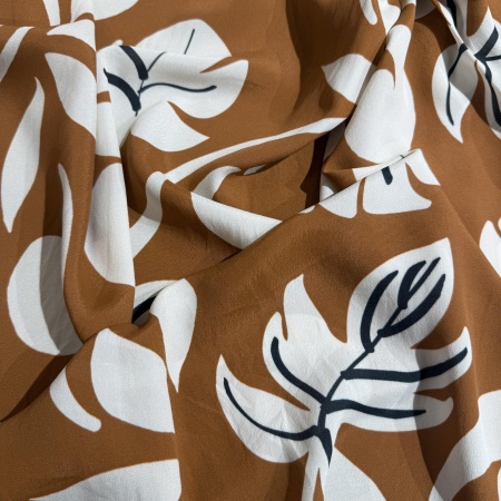 Вискоза коричневая в цветочный принт (122859)