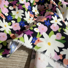 Вискоза черная в цветочный принт (150255)