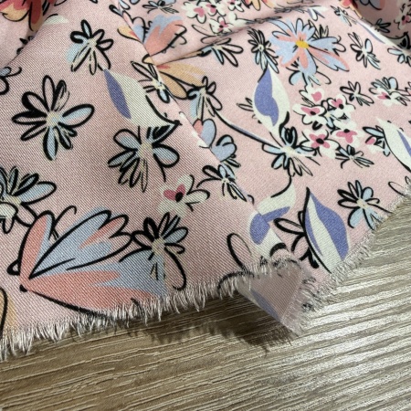 Вискоза розовая в цветочный принт