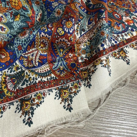 Вискоза молочная в цветочный принт (125451)