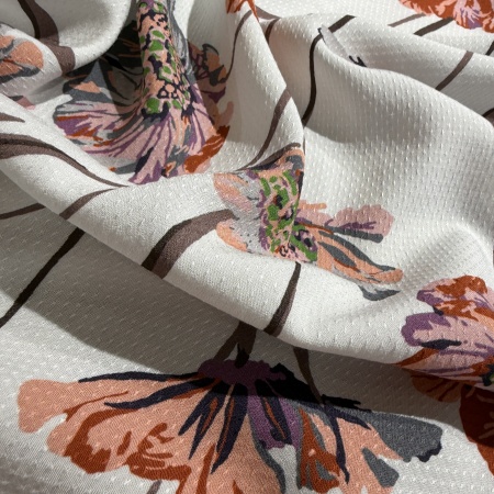 Вискоза молочная в цветочный принт (139237)