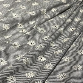 Хлопок серый в полоску с цветочной вышивкой (178420)