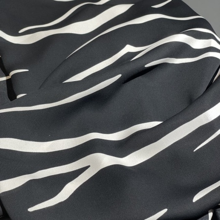 Вискоза черно-белая с анималистичным принтом (125702)