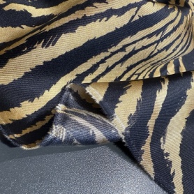 Шелк коричневый с анималистичным принтом (152208-4)