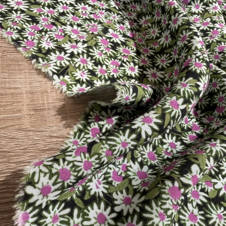 Вискоза зеленая в цветочный принт (150250)