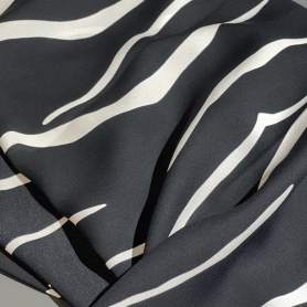 Вискоза черно-белая с анималистичным принтом (125702)