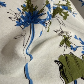 Вискоза молочная в цветочный принт (88222)