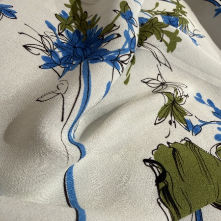 Вискоза молочная в цветочный принт (88222)