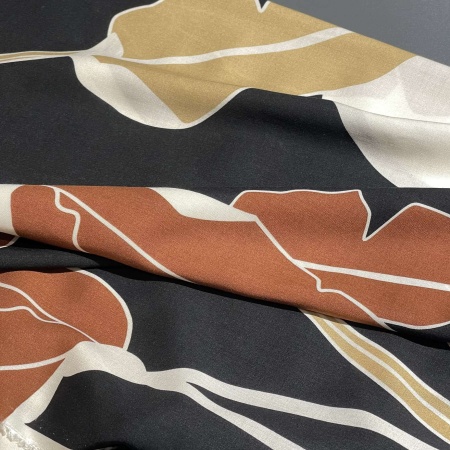 Вискоза черная с принтом листьев (178403)