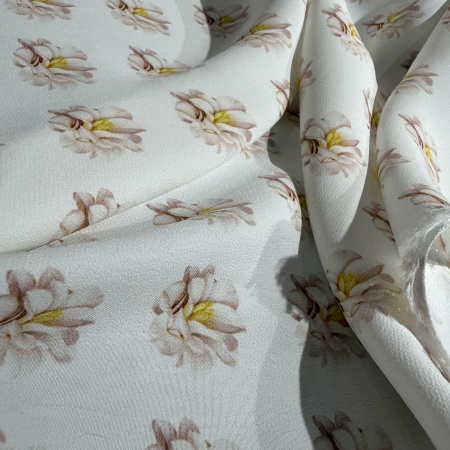 Вискоза молочная в цветочный принт (150310)