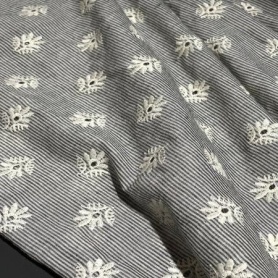 Хлопок серый в полоску с цветочной вышивкой (178420)
