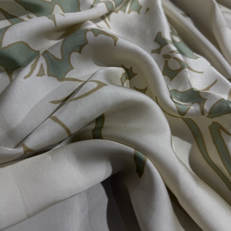 Вискоза молочная в цветочный принт (119282)