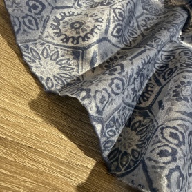 Вискоза голубая с цветочным принтом (178456)