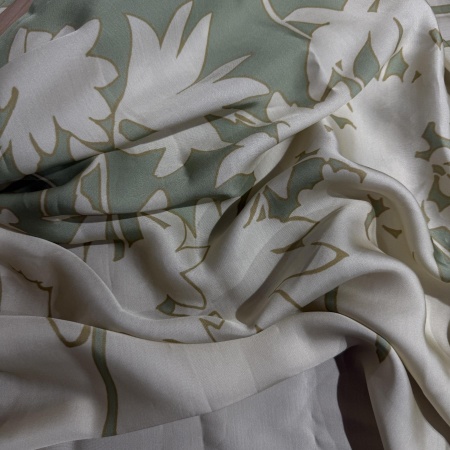 Вискоза молочная в цветочный принт (119282)