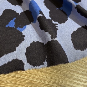 Вискоза голубая анималистичный принт (178405)