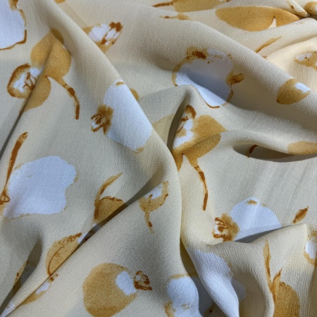 Вискоза кремовая в цветочный принт (137976)