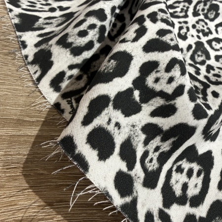 Вискоза молочная анималистичная (128797)